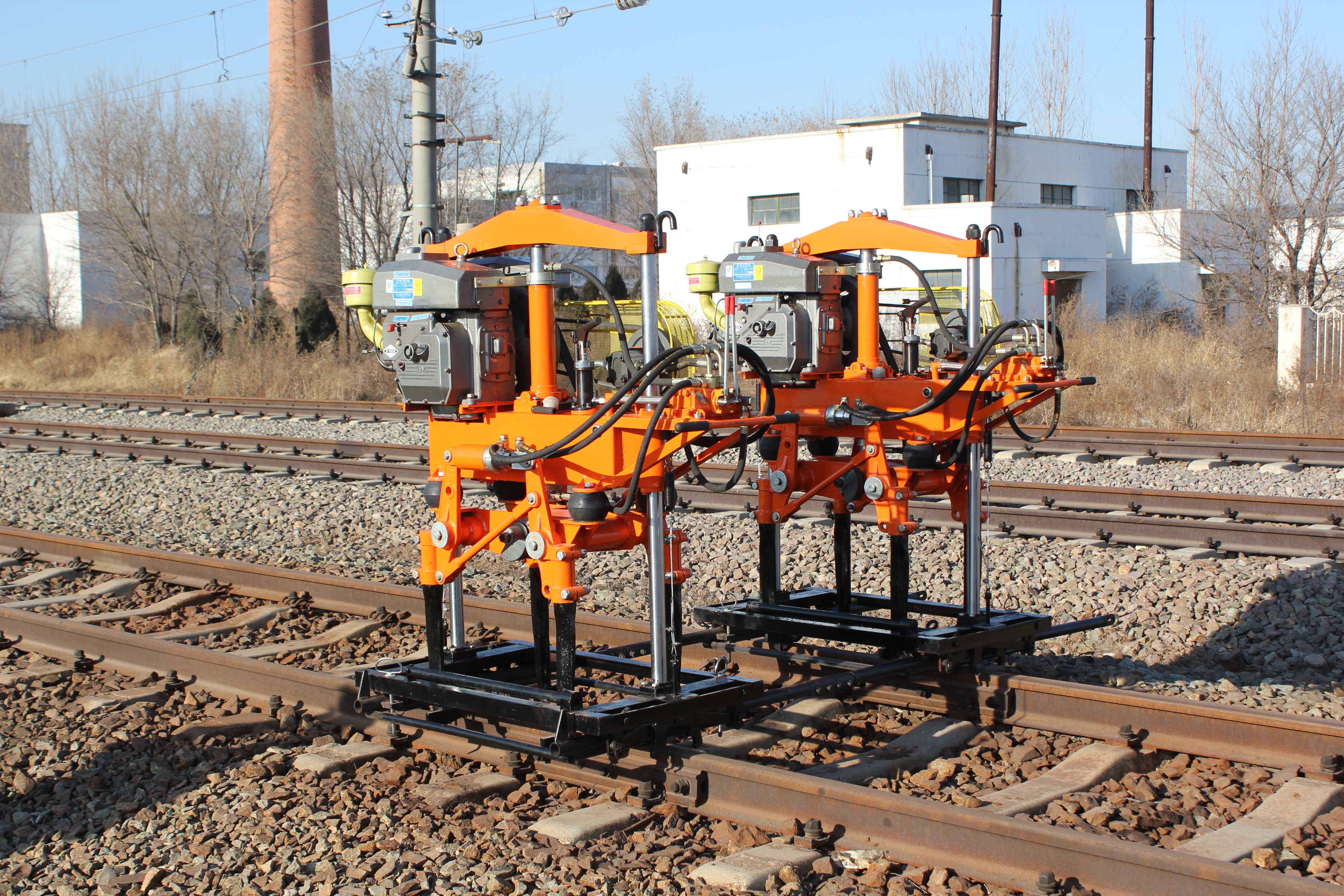 柴油捣固机线路上