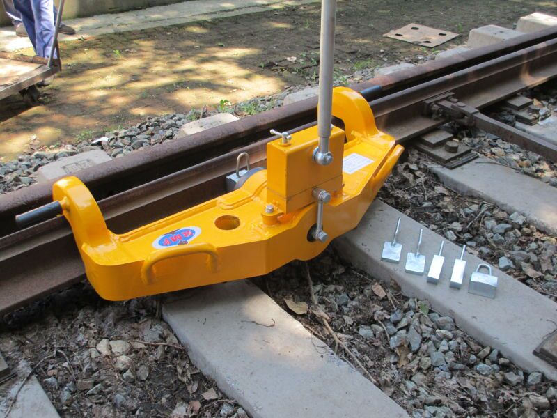 YJG-550液压尖轨直轨器