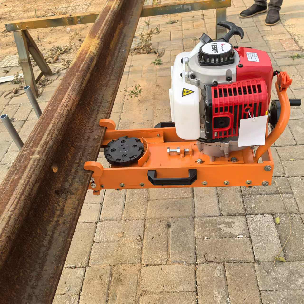 SJGX-IV型内燃钢轨轨底铣削机