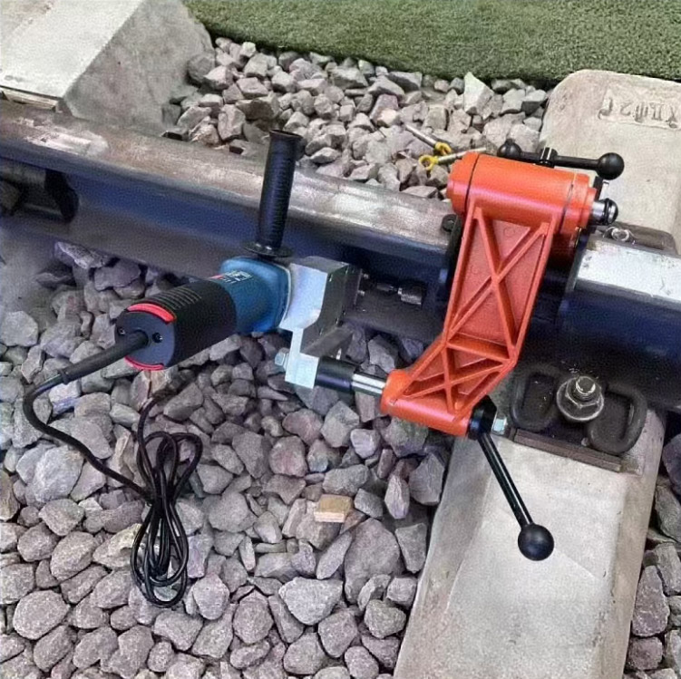 钢轨轨腰溢流肥边 ...